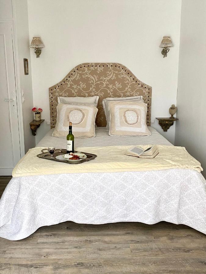 Bed and Breakfast Le Vieux Moulin Bouhet Екстер'єр фото