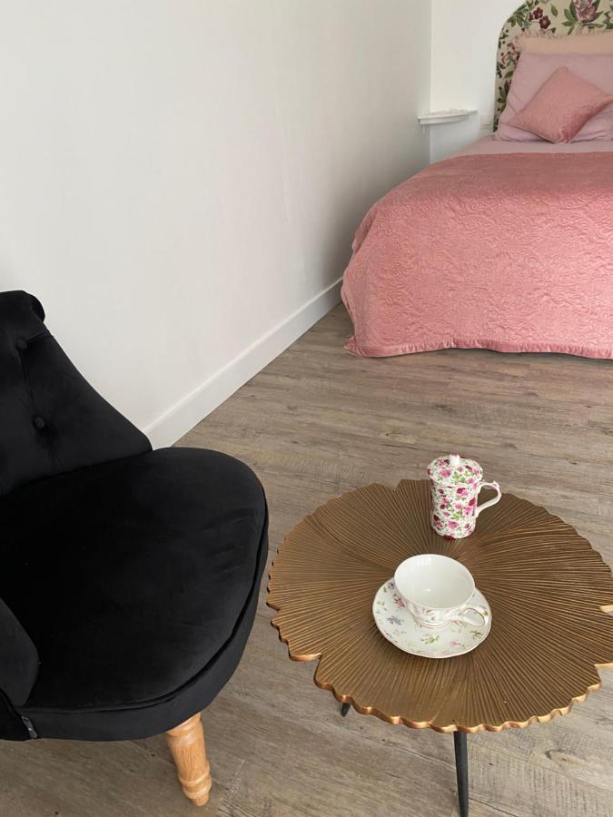 Bed and Breakfast Le Vieux Moulin Bouhet Екстер'єр фото