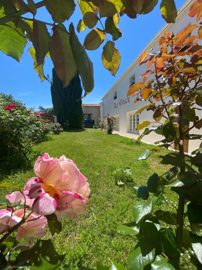 Bed and Breakfast Le Vieux Moulin Bouhet Екстер'єр фото